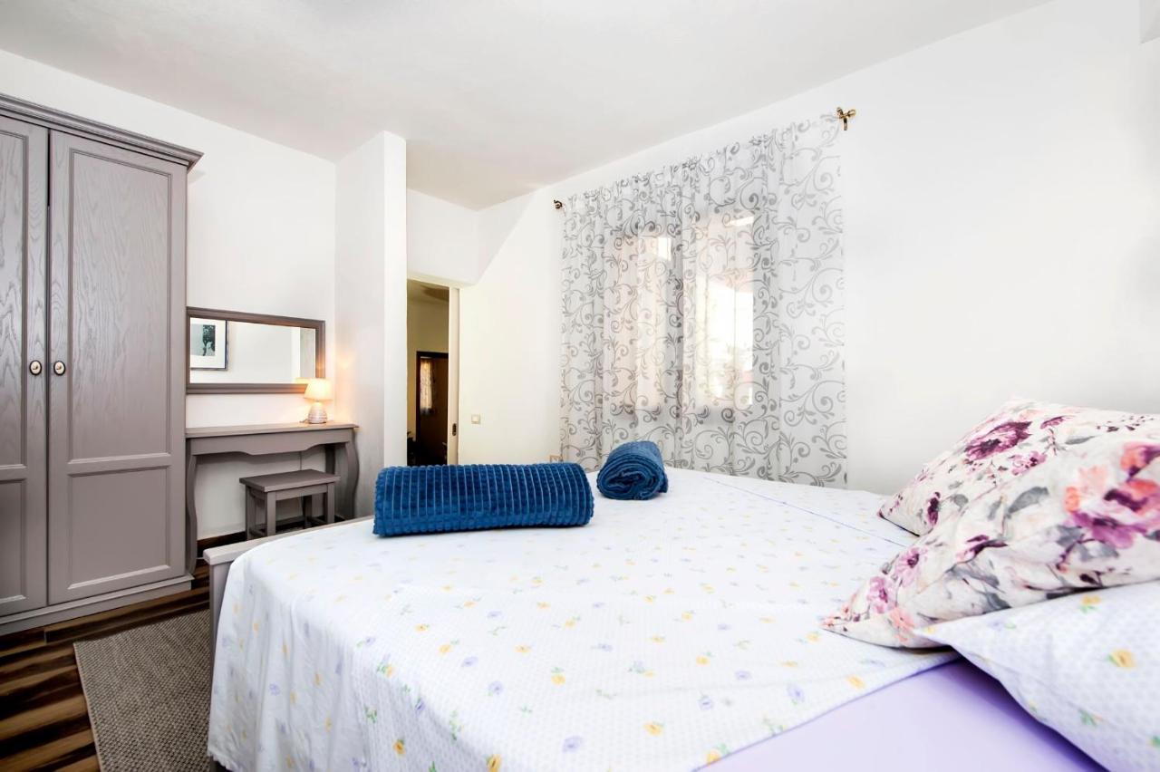 Apartments Karmen Ровінь Екстер'єр фото