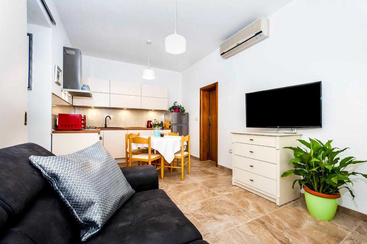 Apartments Karmen Ровінь Екстер'єр фото
