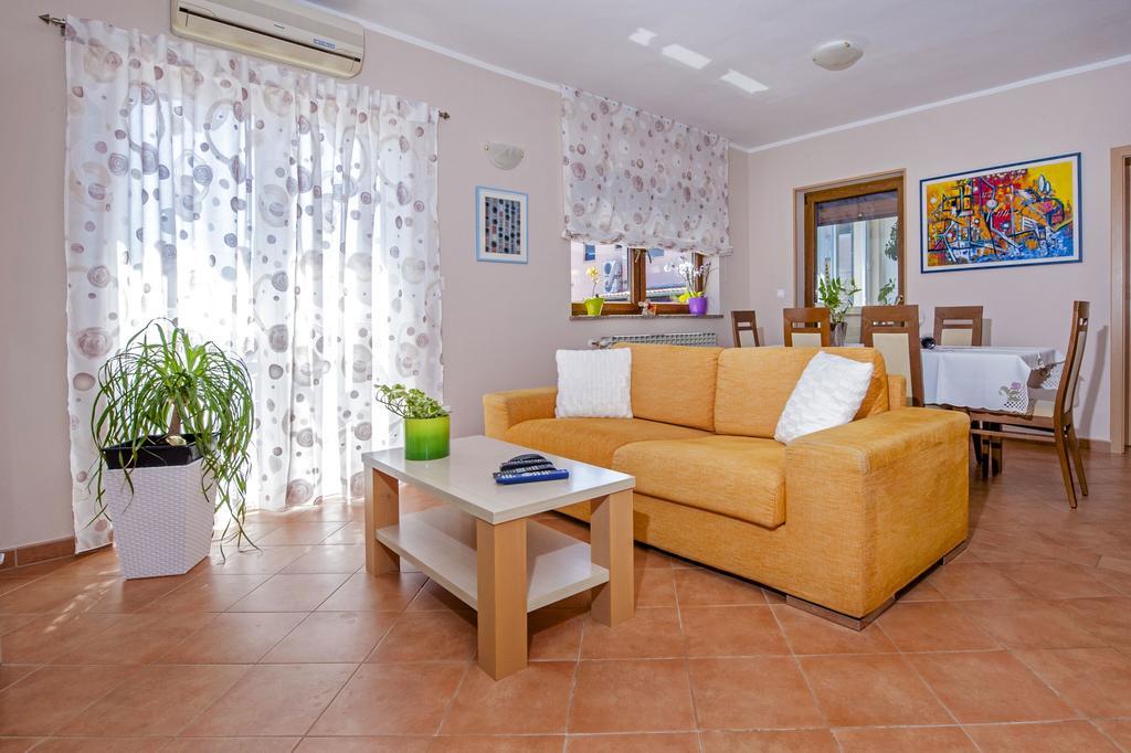 Apartments Karmen Ровінь Екстер'єр фото