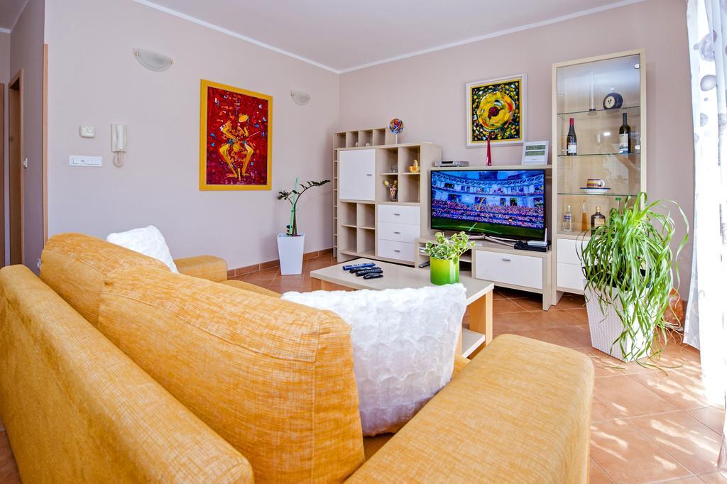 Apartments Karmen Ровінь Екстер'єр фото