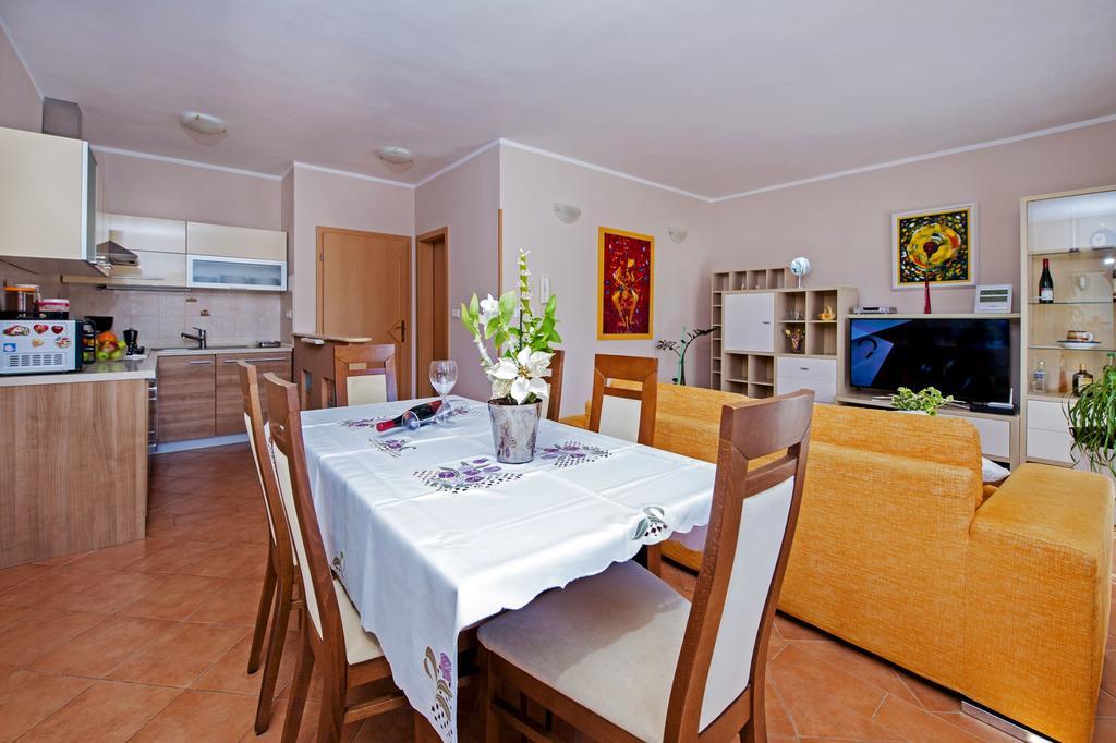 Apartments Karmen Ровінь Екстер'єр фото