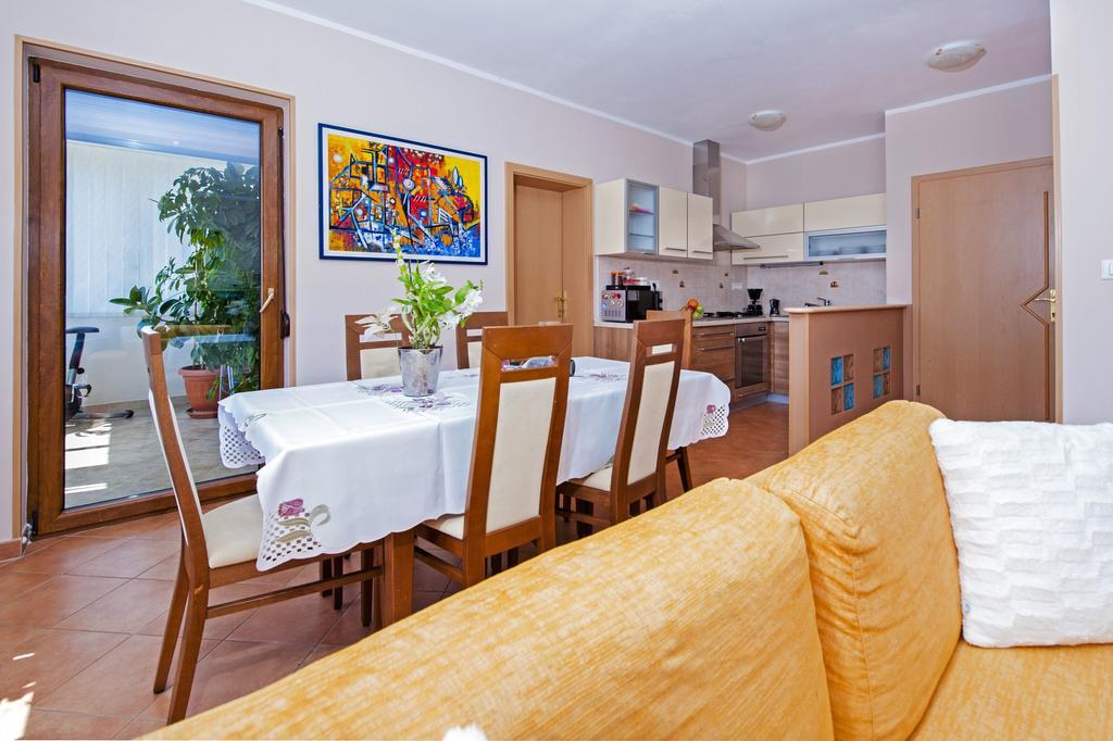 Apartments Karmen Ровінь Екстер'єр фото