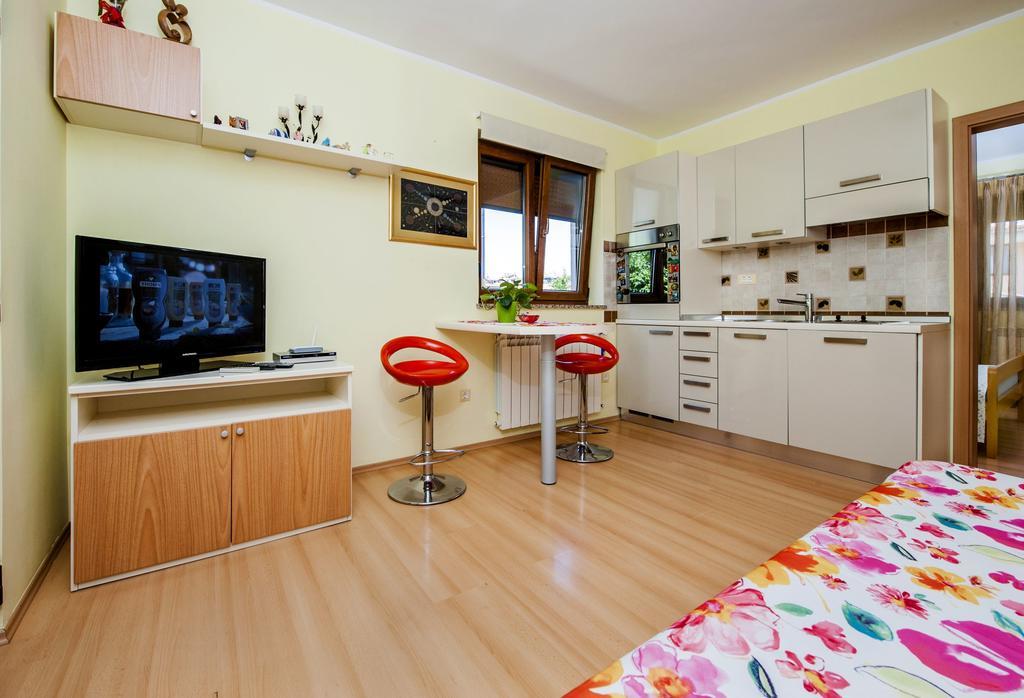 Apartments Karmen Ровінь Екстер'єр фото