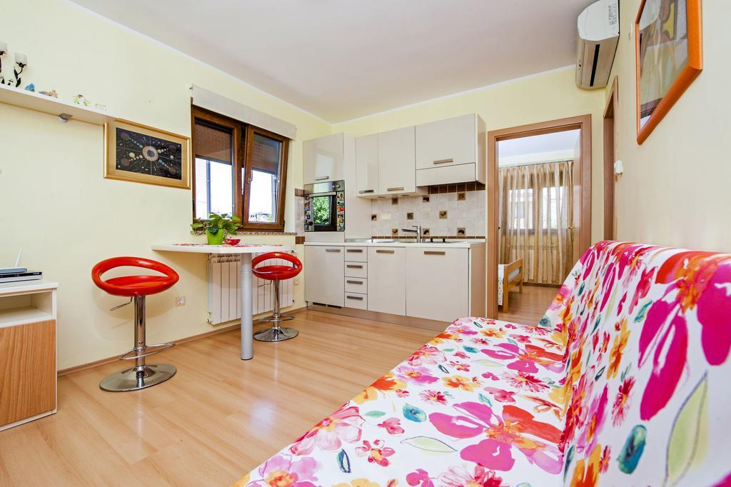 Apartments Karmen Ровінь Екстер'єр фото